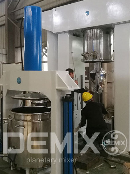 DEMIX立式捏合机1